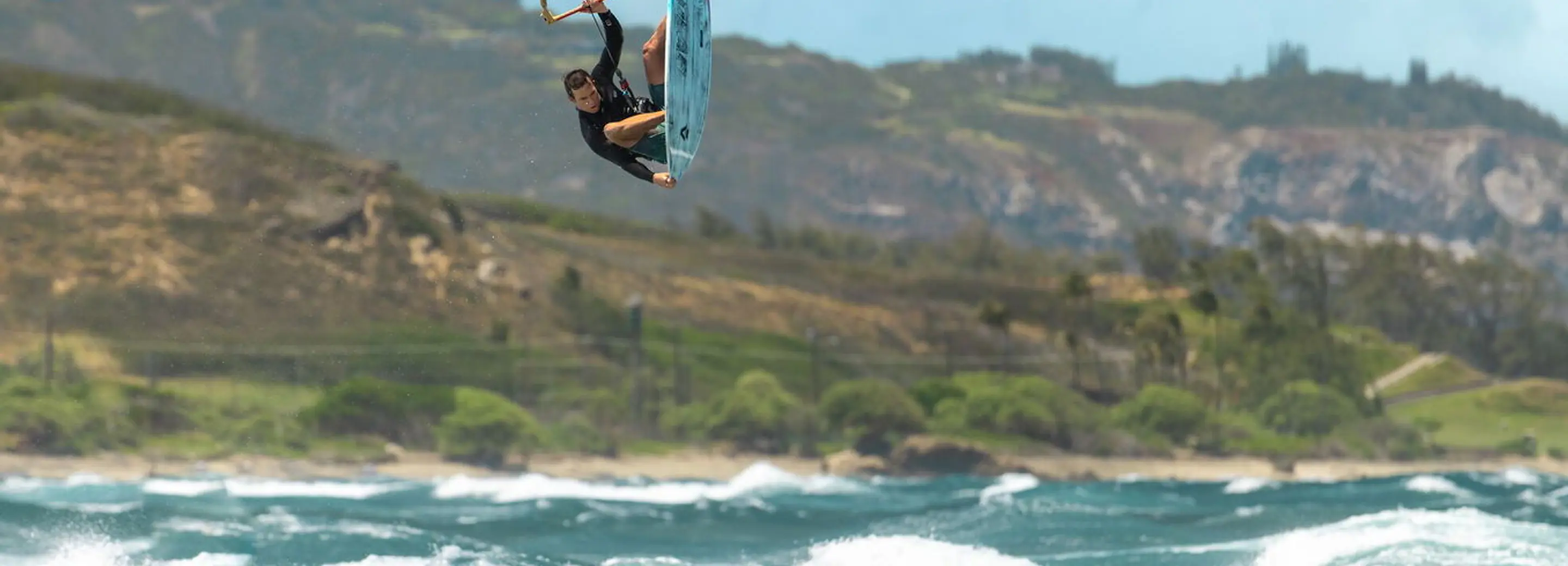 Cross-Shore vs Cross-Onshore Wind — Which Is Better for Kitesurfing?