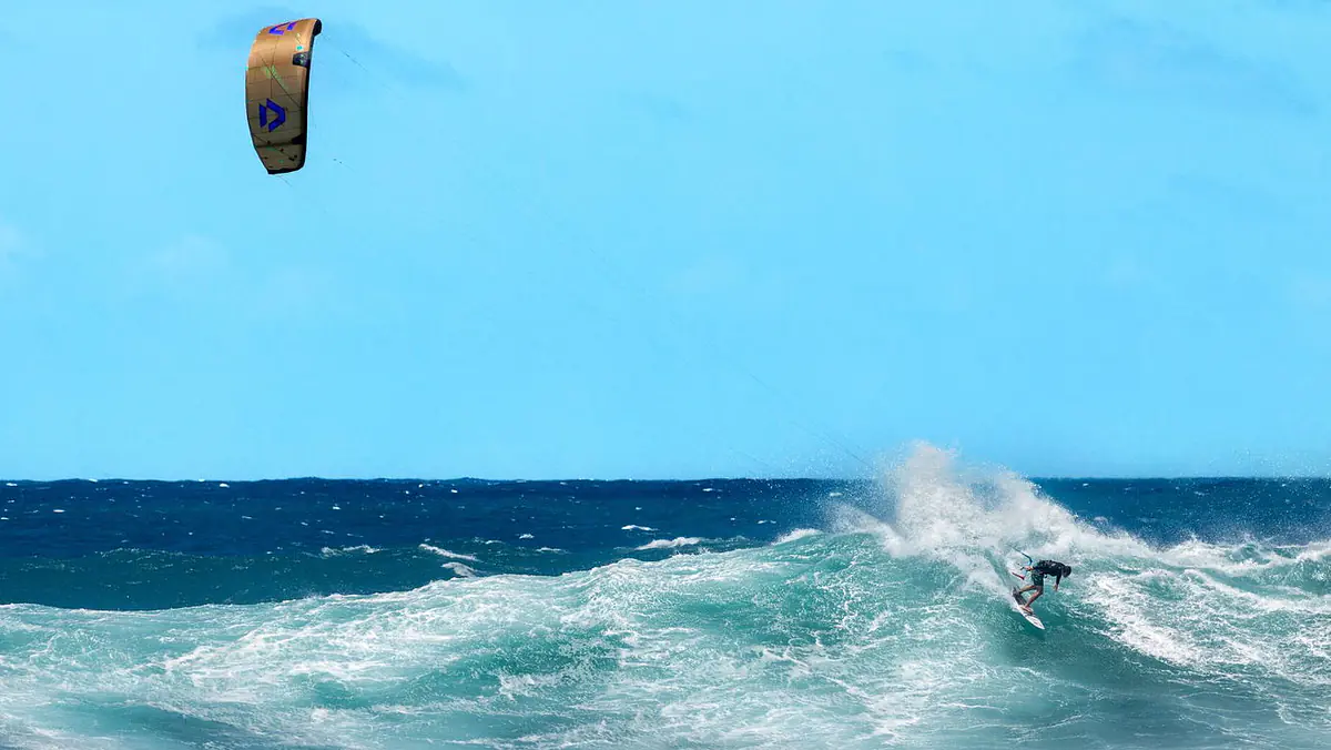 Best Kitesurfing Weather Apps 2026 — Windy vs iKitesurf vs Others