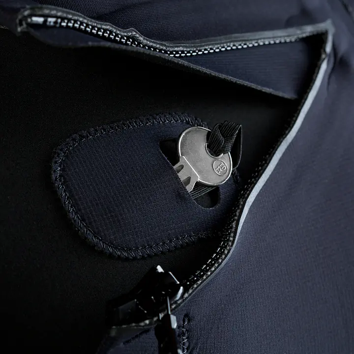 ION Seek Core 5/4 Hood Front Zip men 2025 - ION Wetsuits 2026 - 5mm Wetsuits | Surf-store.com