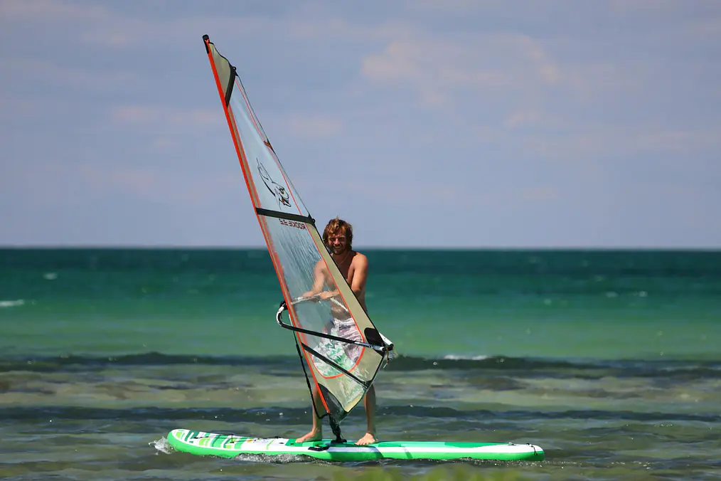 Windsurfing in Light Wind — Can You Plane in 10–12 Knots?