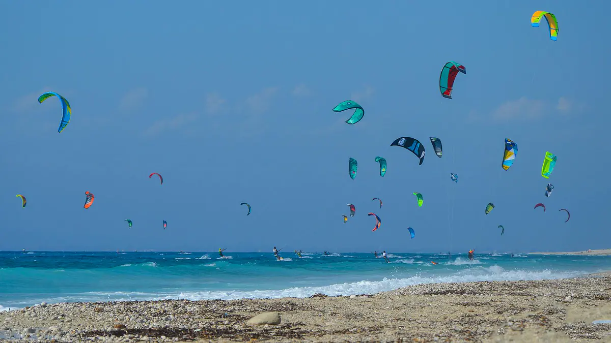 How to Launch a Kite in Strong Wind — Safety Tips