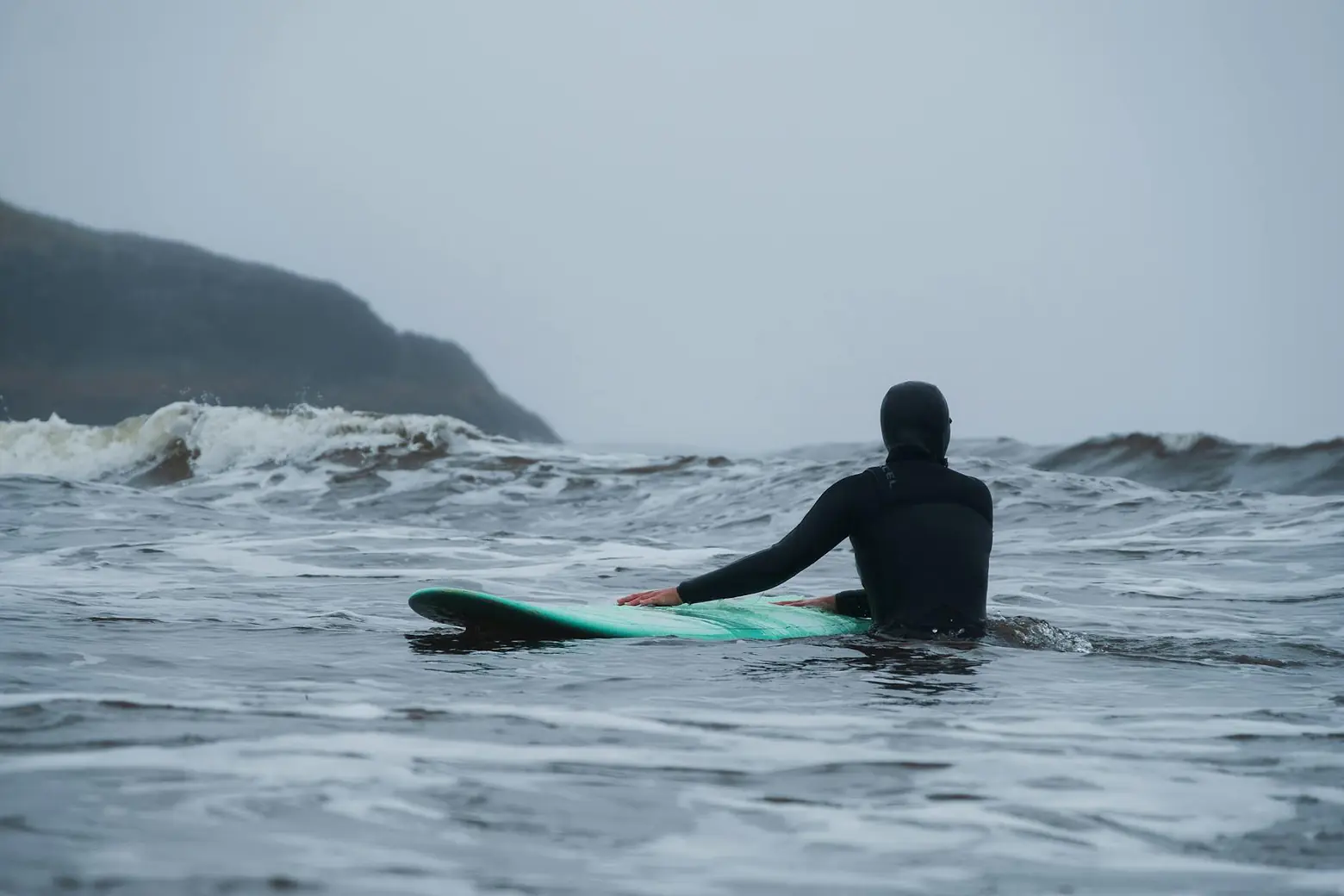 How to Choose Wetsuit Gloves, Booties & Hood — Cold Water Guide
