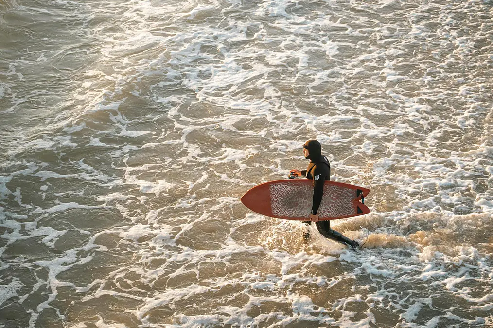 How to Choose a Wetsuit — Temperature & Fit Guide