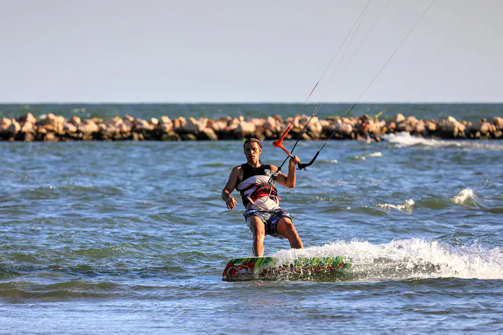 Best Harness for Kitesurfing 2026 — Waist vs Seat