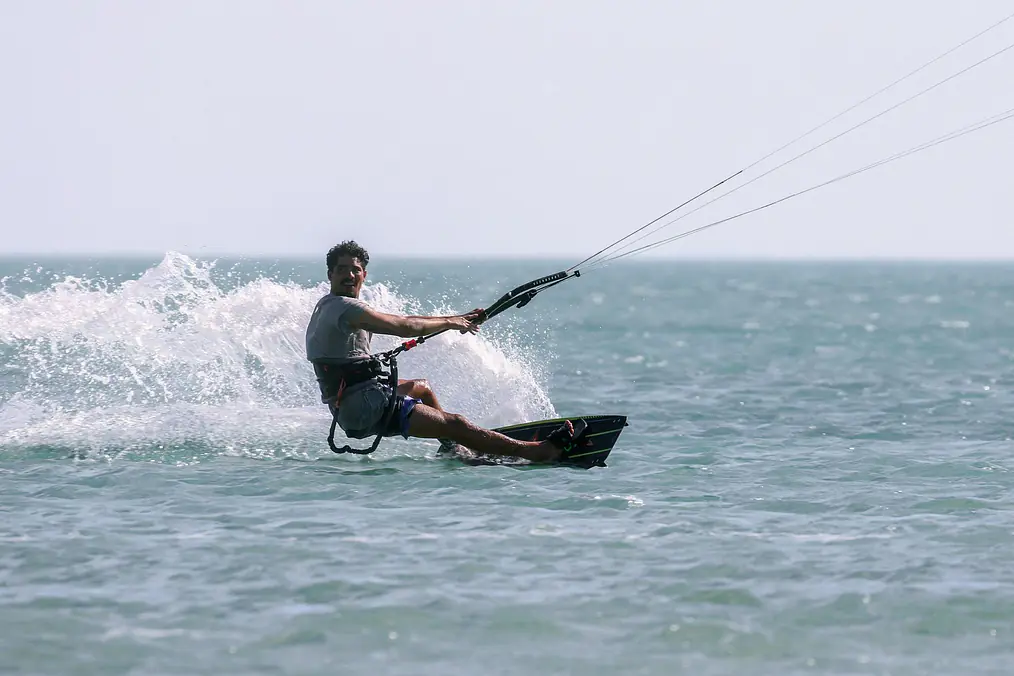 Windsurf Harness Settings for Strong Wind — Expert Guide
