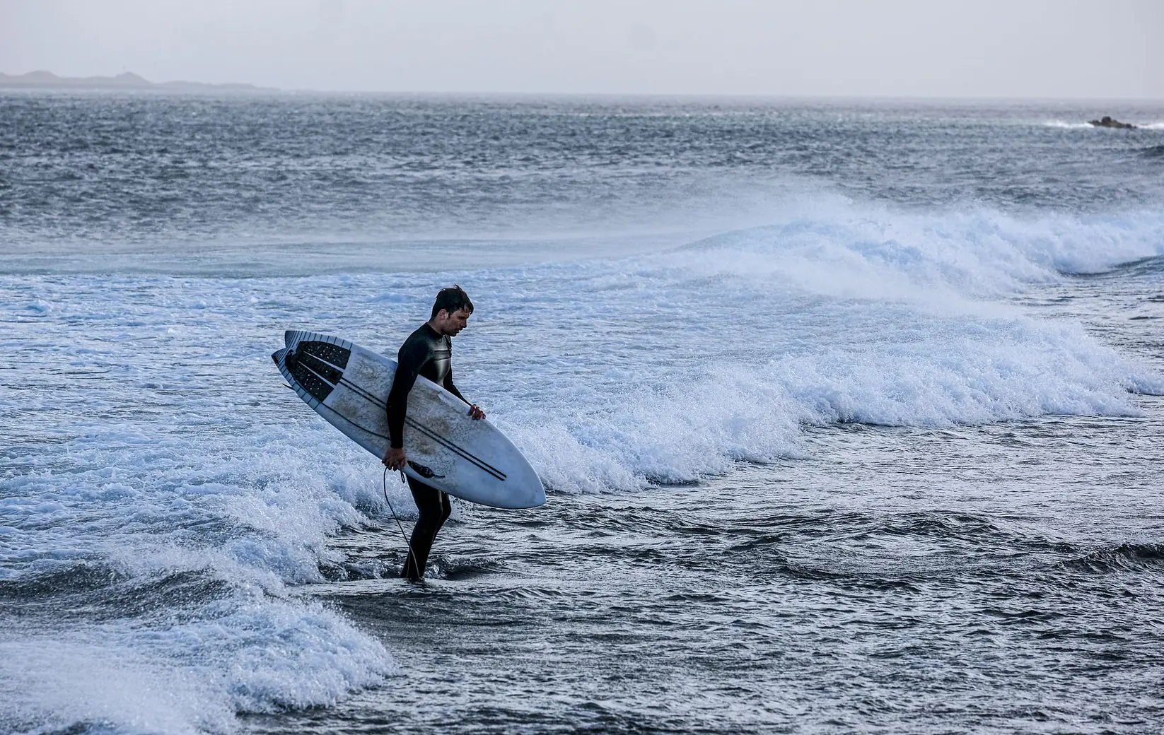Do You Need a Wetsuit for Kitesurfing in Summer? — Explained