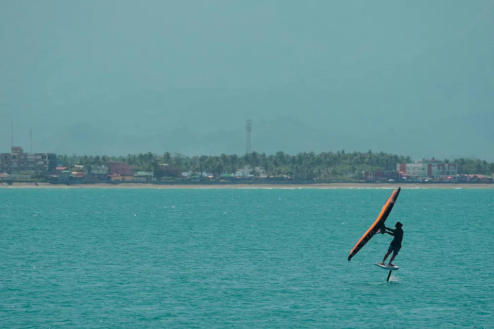 Wing Foiling in 20 Knots — Wing Size & Foil Setup Guide