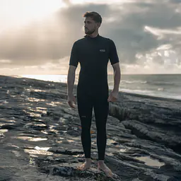 ION Seek Core 3.5/2 SS Back Zip men 2026 - ION Wetsuits 2026 - 3mm Wetsuits | Surf-store.com